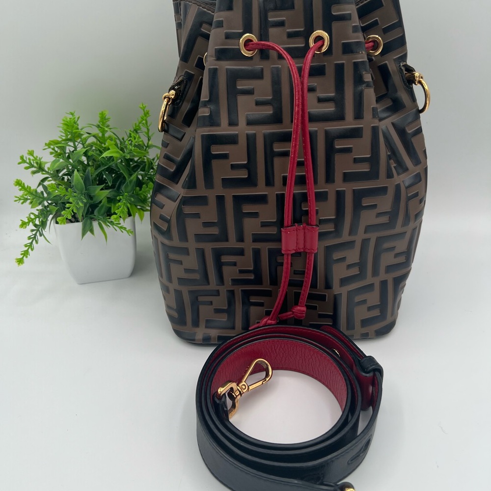 ❗️SOLD❗️Fendi FF Zucca pattern bucket bag 😍❤️ - Picture 11 of 12